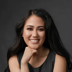 Cassandra event staff member in Chicago